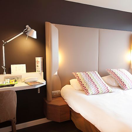Campanile Clermont-Ferrand ~ Aubiere Hotel Bagian luar foto