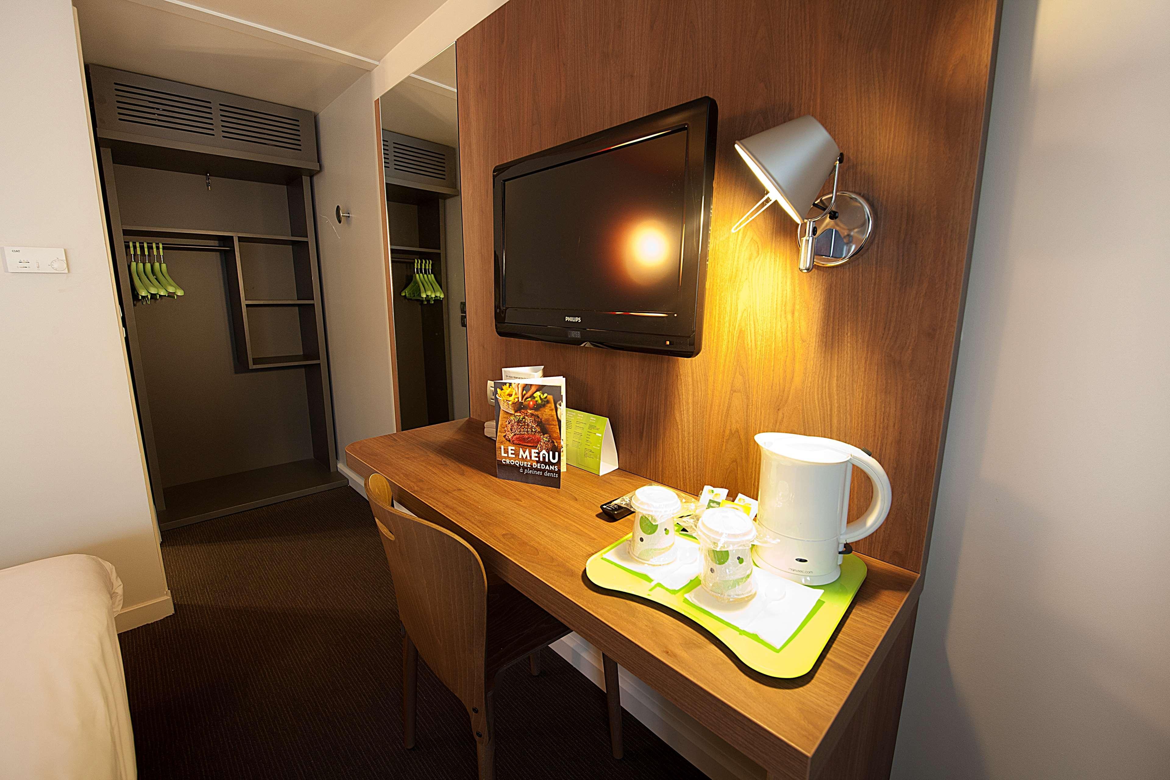 Campanile Clermont-Ferrand ~ Aubiere Hotel Bagian luar foto