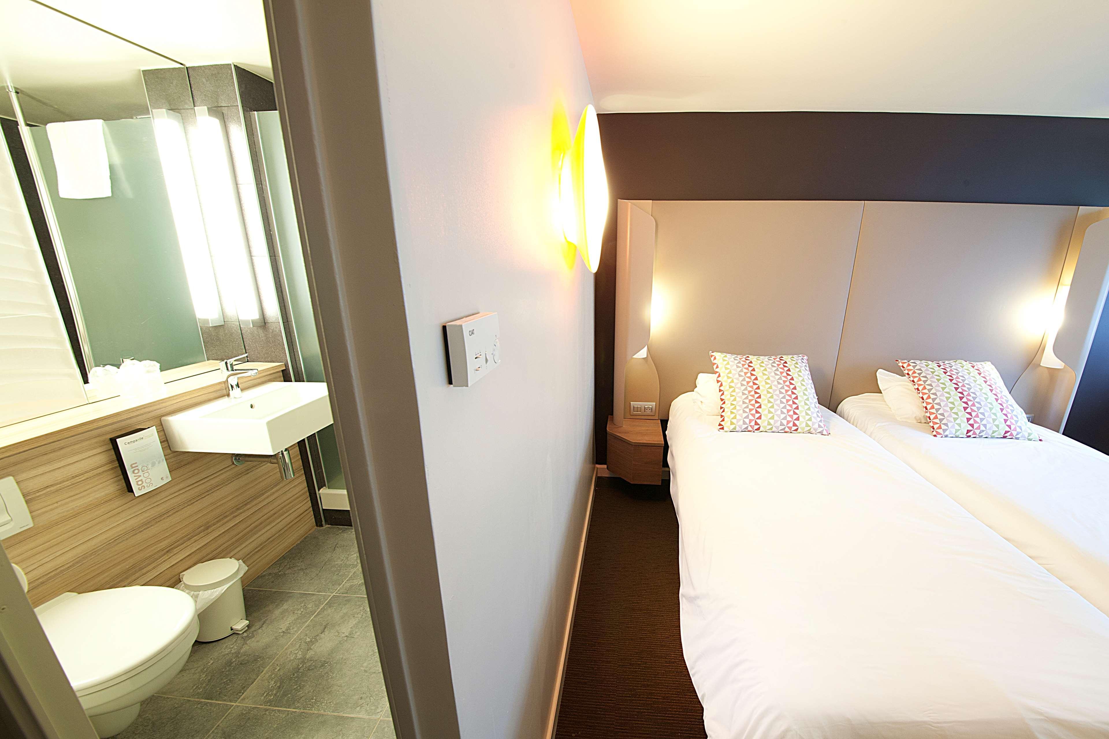 Campanile Clermont-Ferrand ~ Aubiere Hotel Bagian luar foto