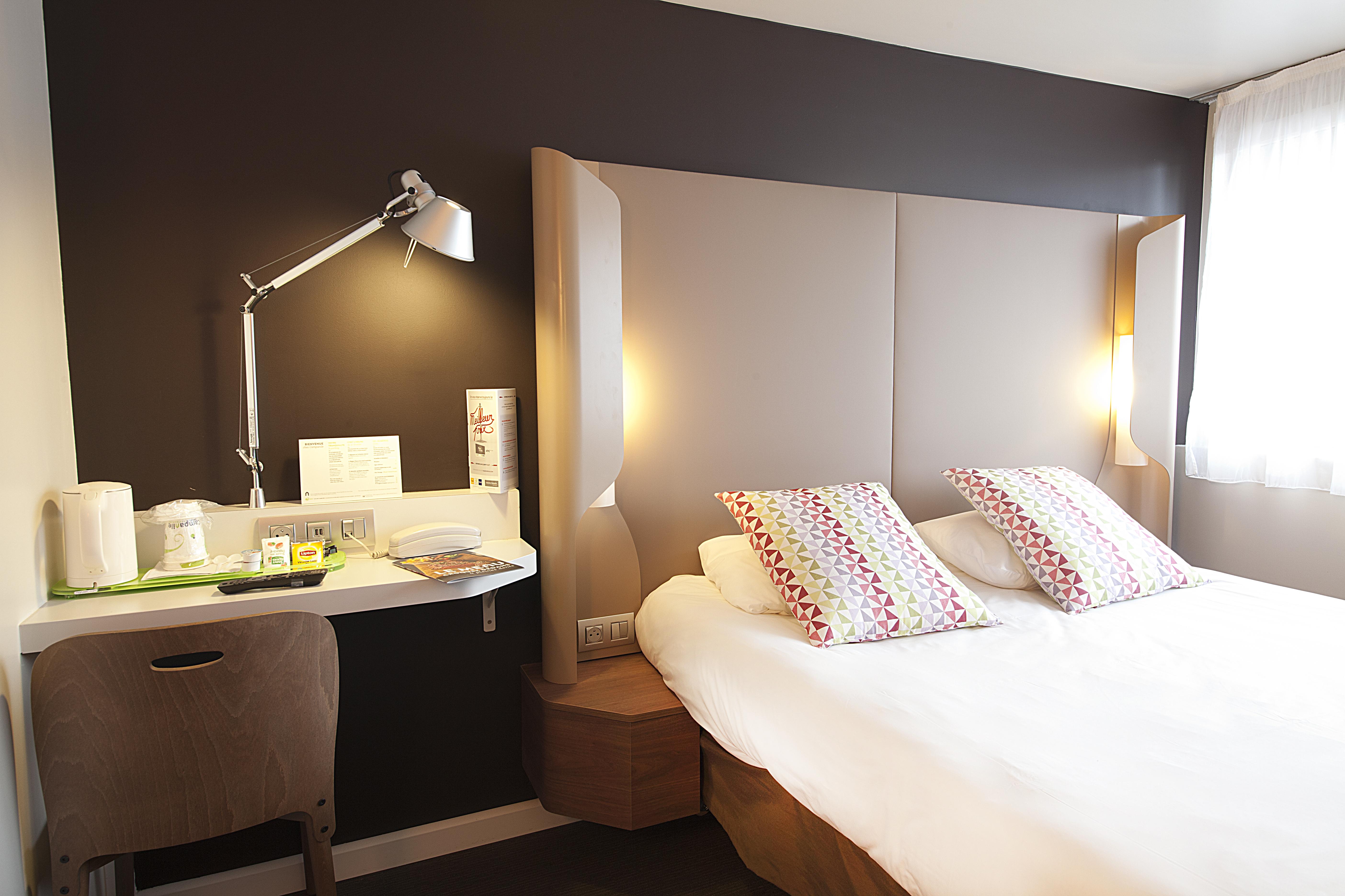 Campanile Clermont-Ferrand ~ Aubiere Hotel Bagian luar foto