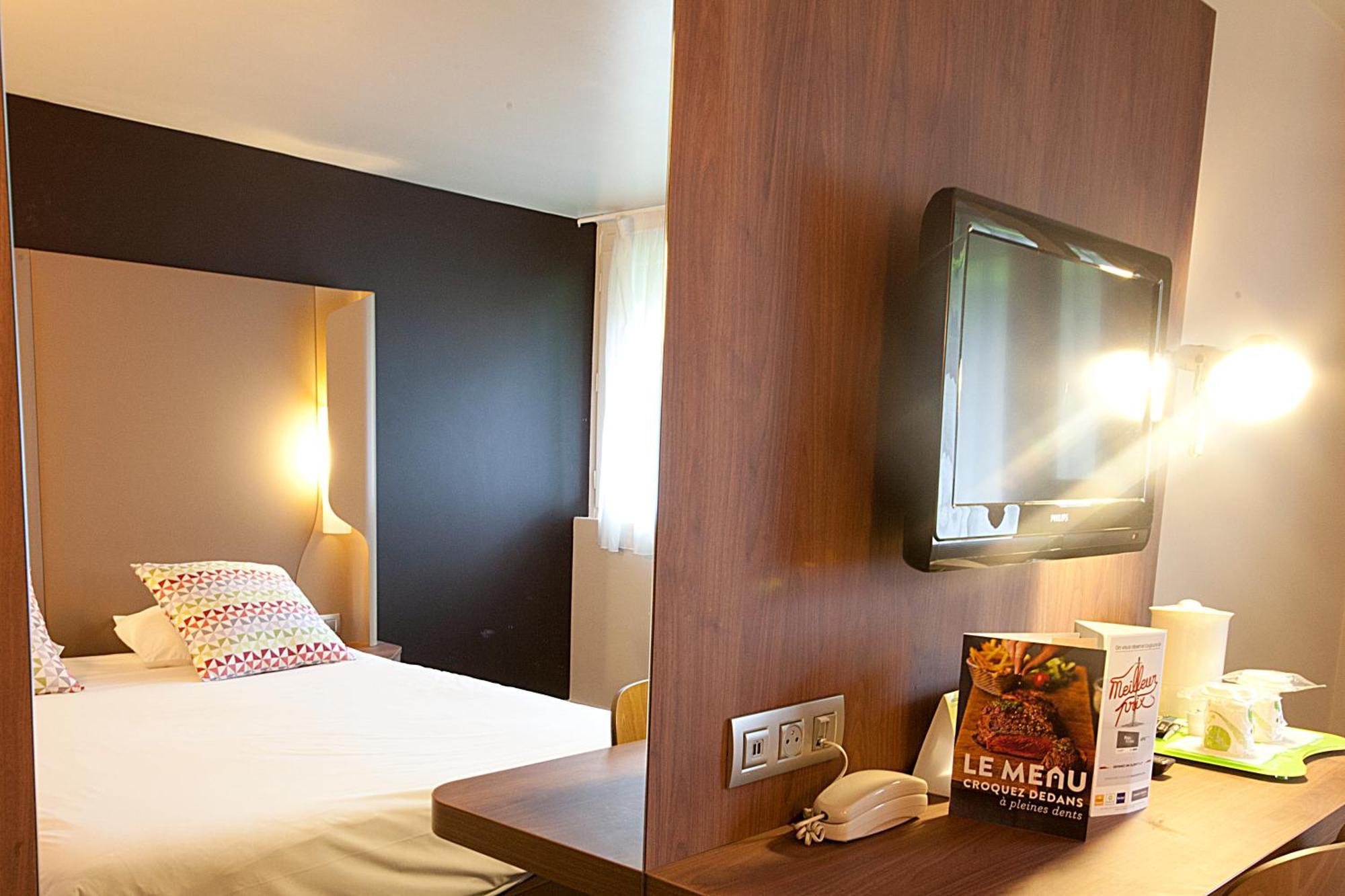 Campanile Clermont-Ferrand ~ Aubiere Hotel Bagian luar foto