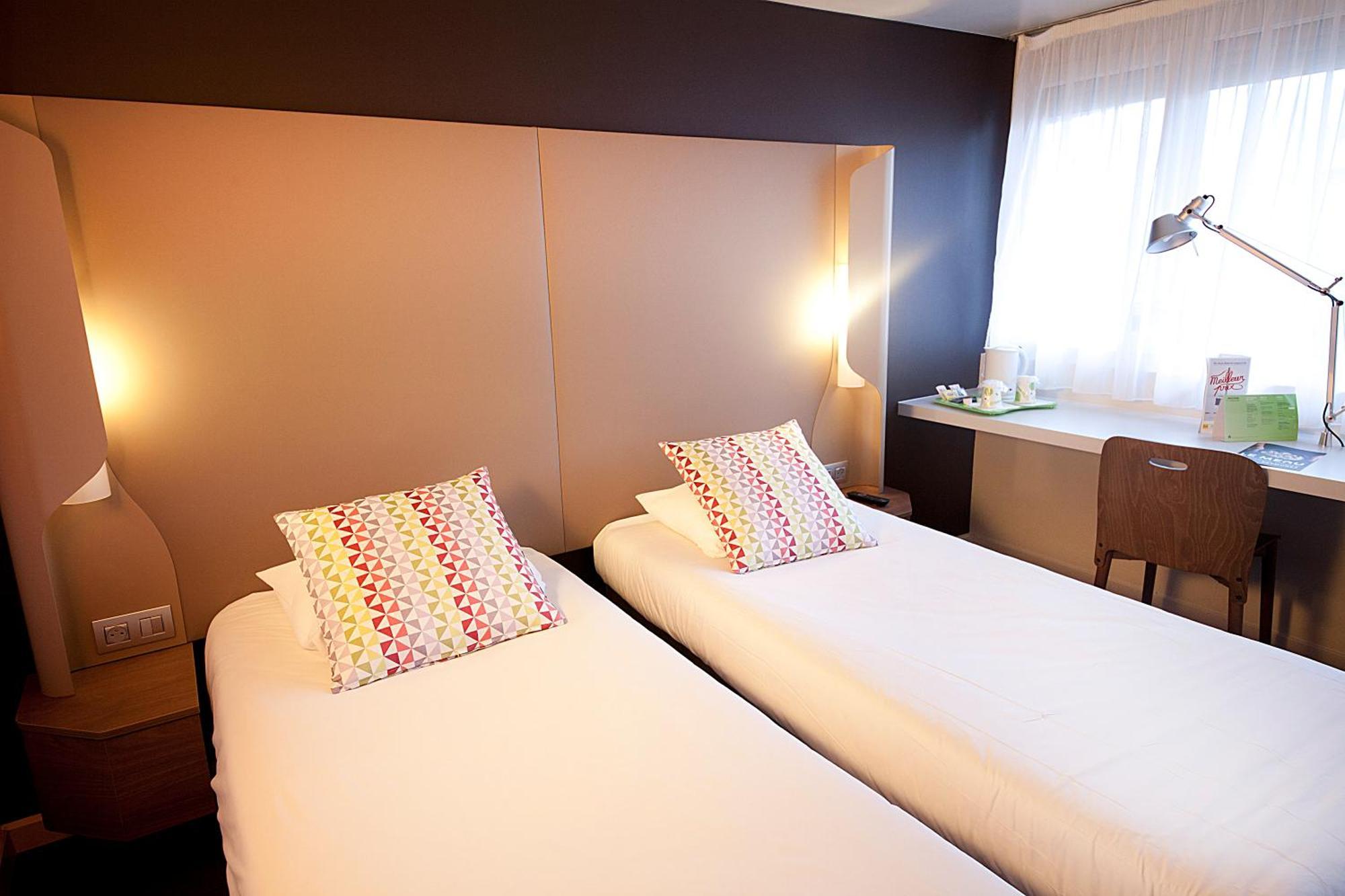 Campanile Clermont-Ferrand ~ Aubiere Hotel Bagian luar foto