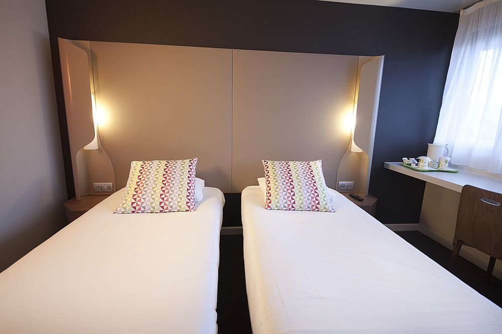 Campanile Clermont-Ferrand ~ Aubiere Hotel Bagian luar foto